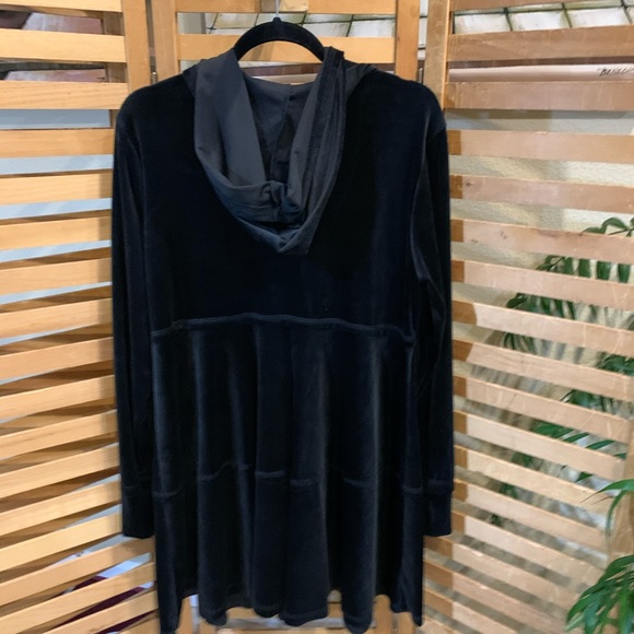 New vocal black velvet zip up jacket with hood. - Picture 2 of 2